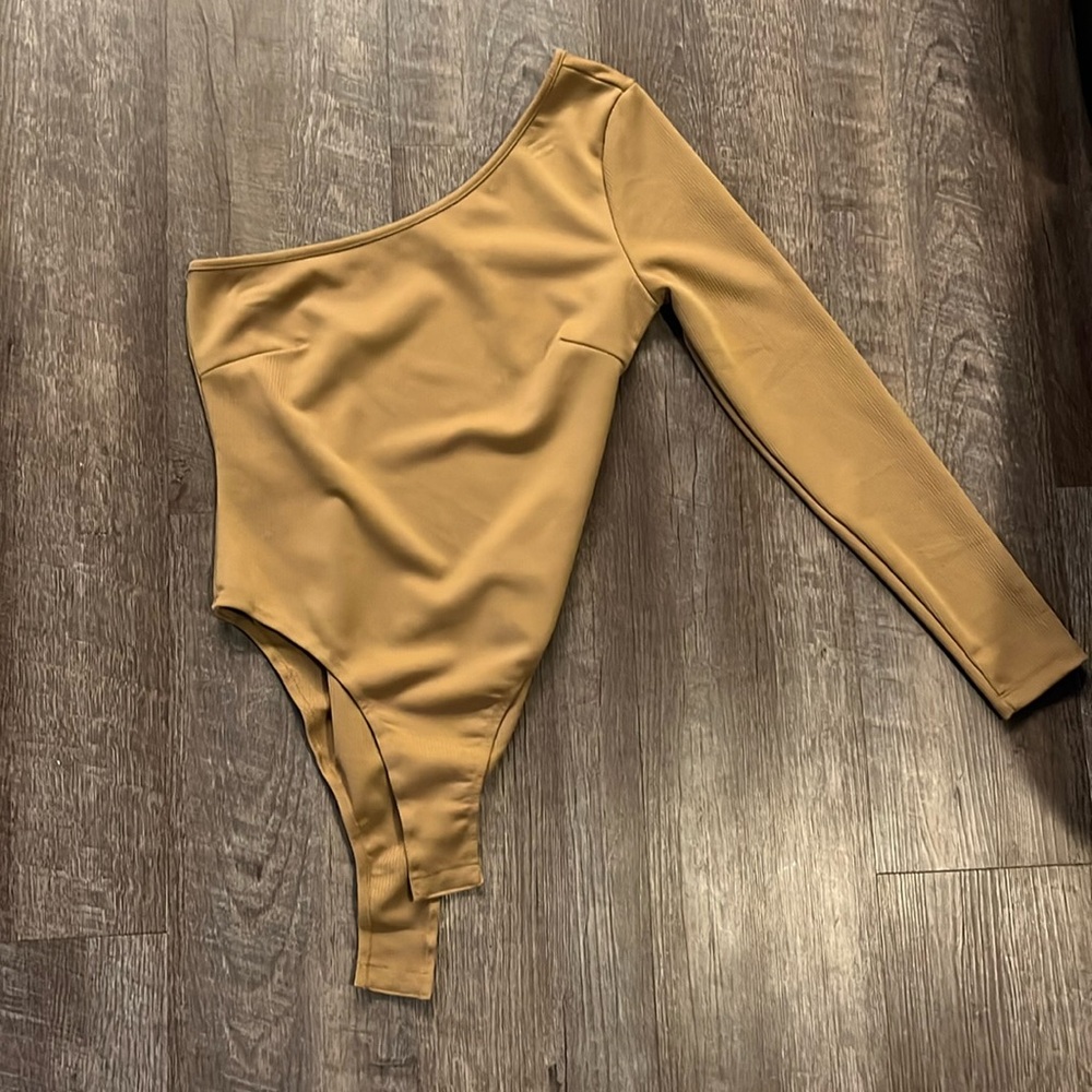Princess Polly one sleeve bodysuit- size 6